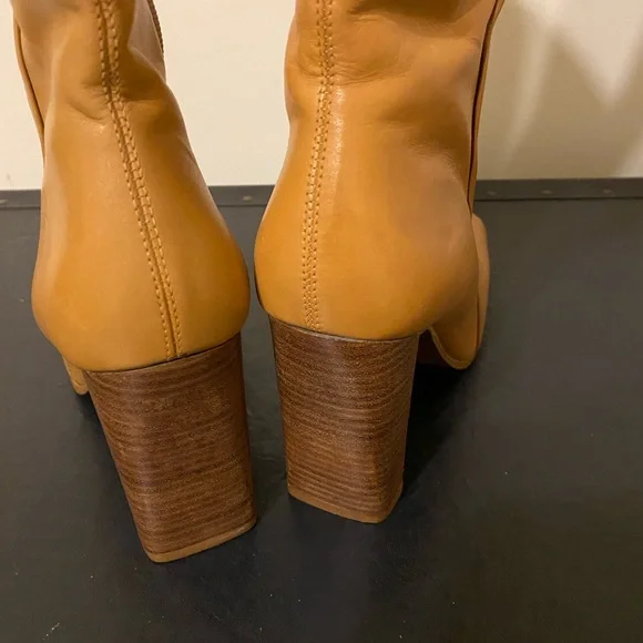 Diba Elegant Tan Knee-High Women's Size 8M Leather Square Toe Boots w/4” Heel - Picture 8 of 16
